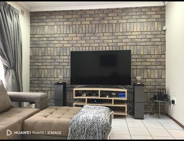 3 BEDROOM HOUSE FOR SALE IN SHALLCROSS